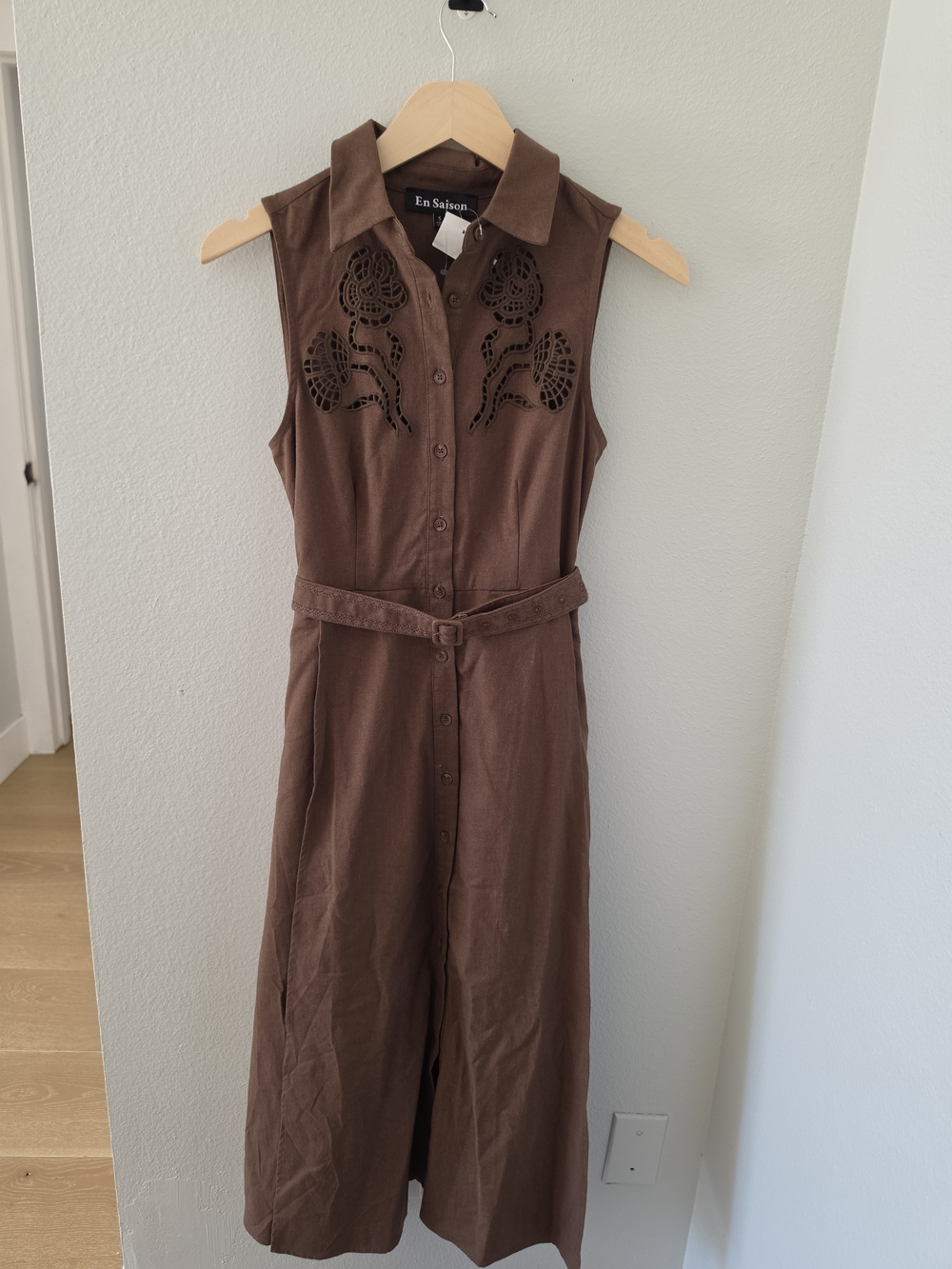 En Saison Brown Sleeveless Button-Front Midi Dress with Laser-Cut Bodice Small